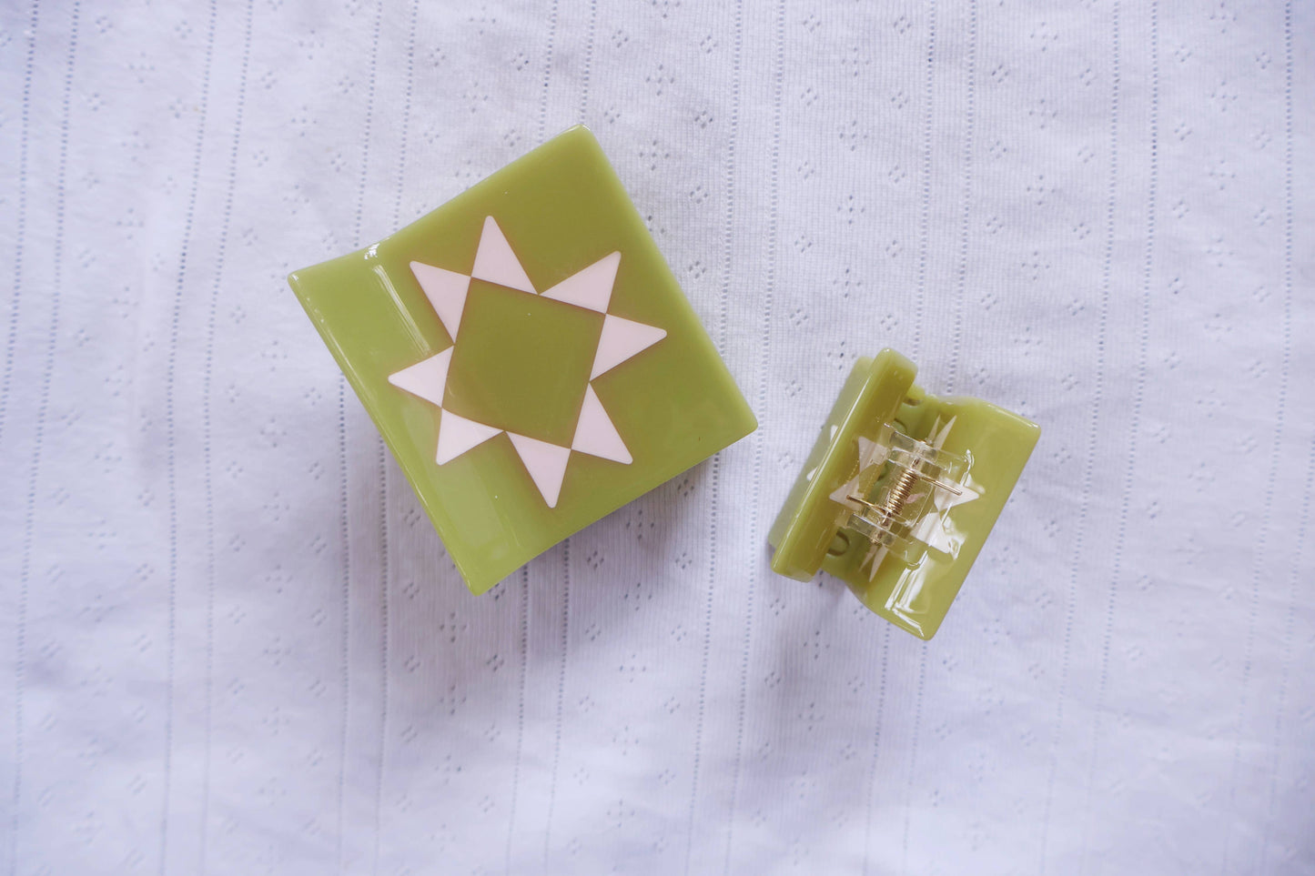 Strawberry Matcha Quilt Claw (L)
