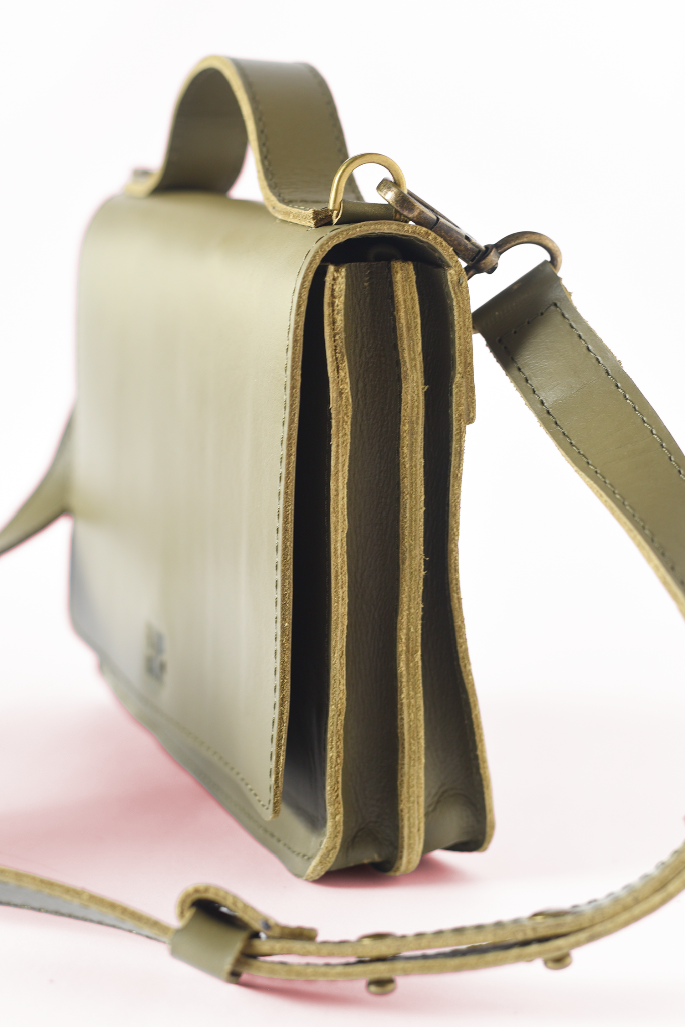 65b2bb63f348b87cbe1f70aa_small-olive-crossbody-side-p-c_1767890173716.png