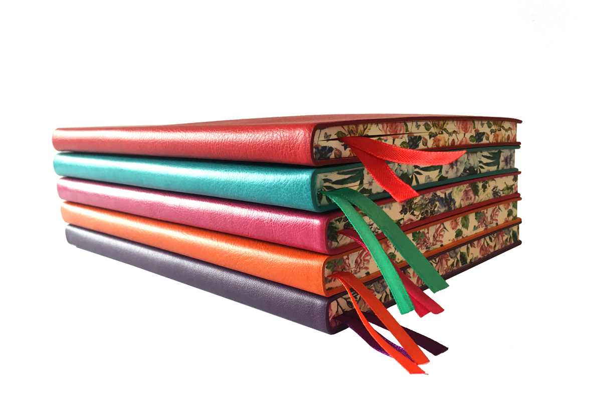 Moomin Love Artisan Art Notebook (Flame Tree Journals) by