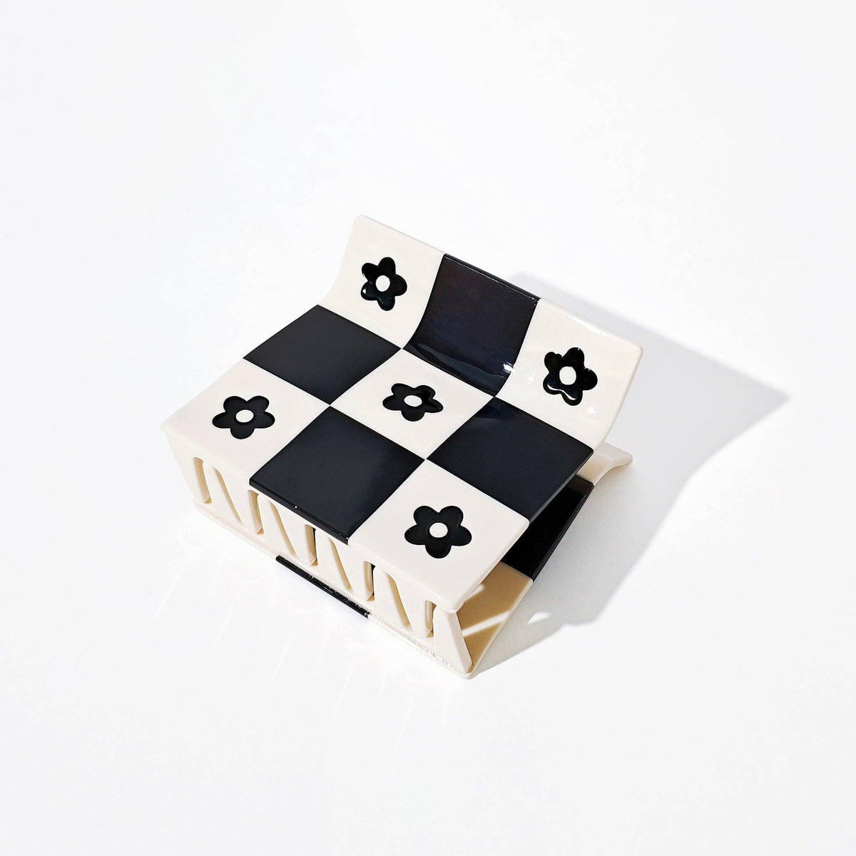 Daisy Patchwork Claw