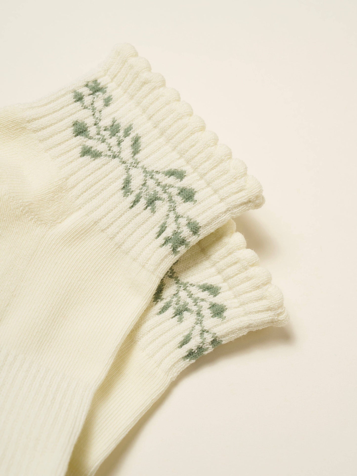 🎄 Cropped Crew Grip Sock - Garland