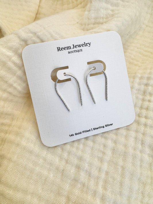 Horseshoe Threader Earrings - 1