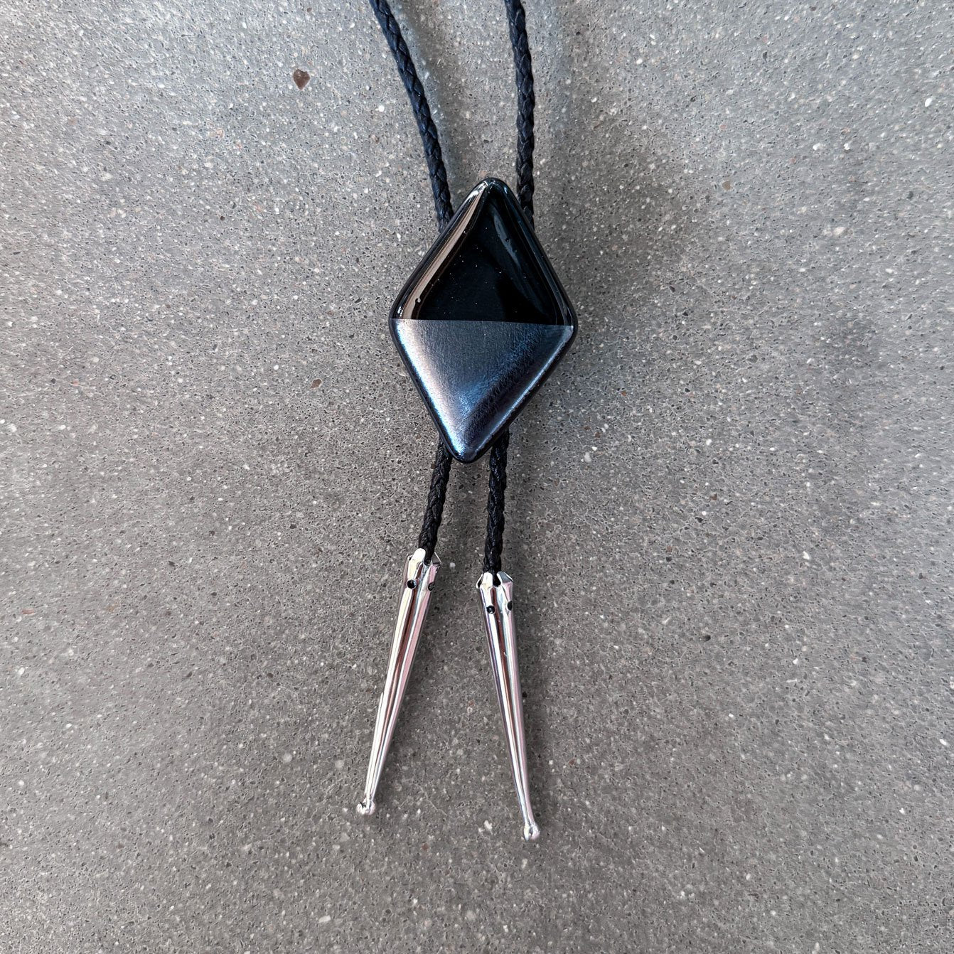 65b2bb63f348b87cbe1f70aa_clover-maven-16-glass-bolo-tie-black-diamond-black-cord-silver-tips_1784392944978.jpg