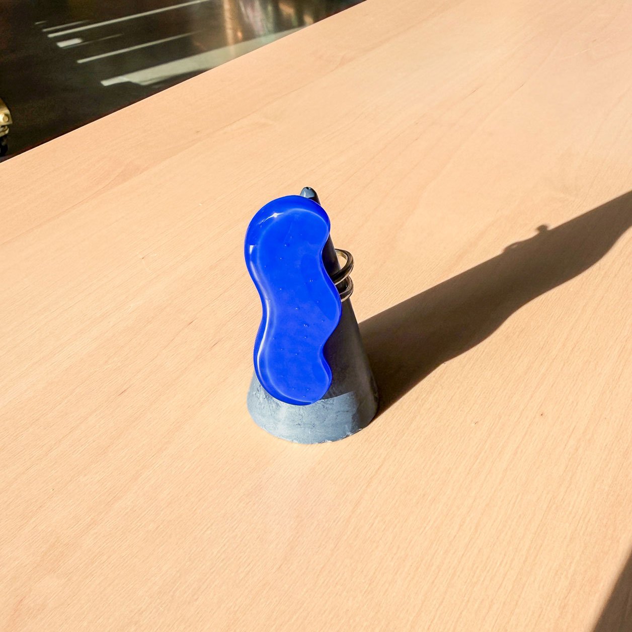 65b2bb63f348b87cbe1f70aa_clover-maven-28-glass-ring-squiggle-blue_1784405543235.jpg