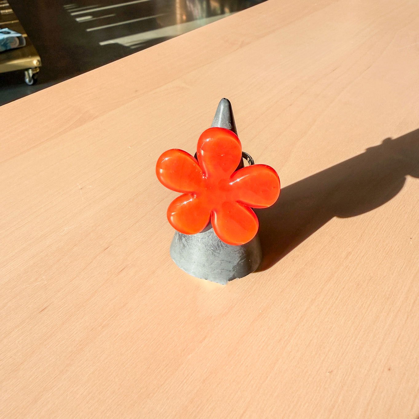 65b2bb63f348b87cbe1f70aa_clover-maven-31-glass-ring-flower-orange_1784405543235.jpg