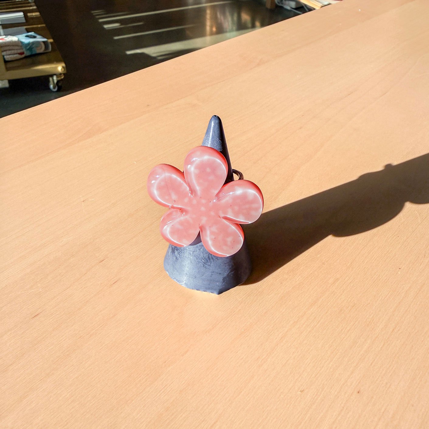 65b2bb63f348b87cbe1f70aa_clover-maven-32-glass-ring-flower-pink-white-speckles_1784405543235.jpg
