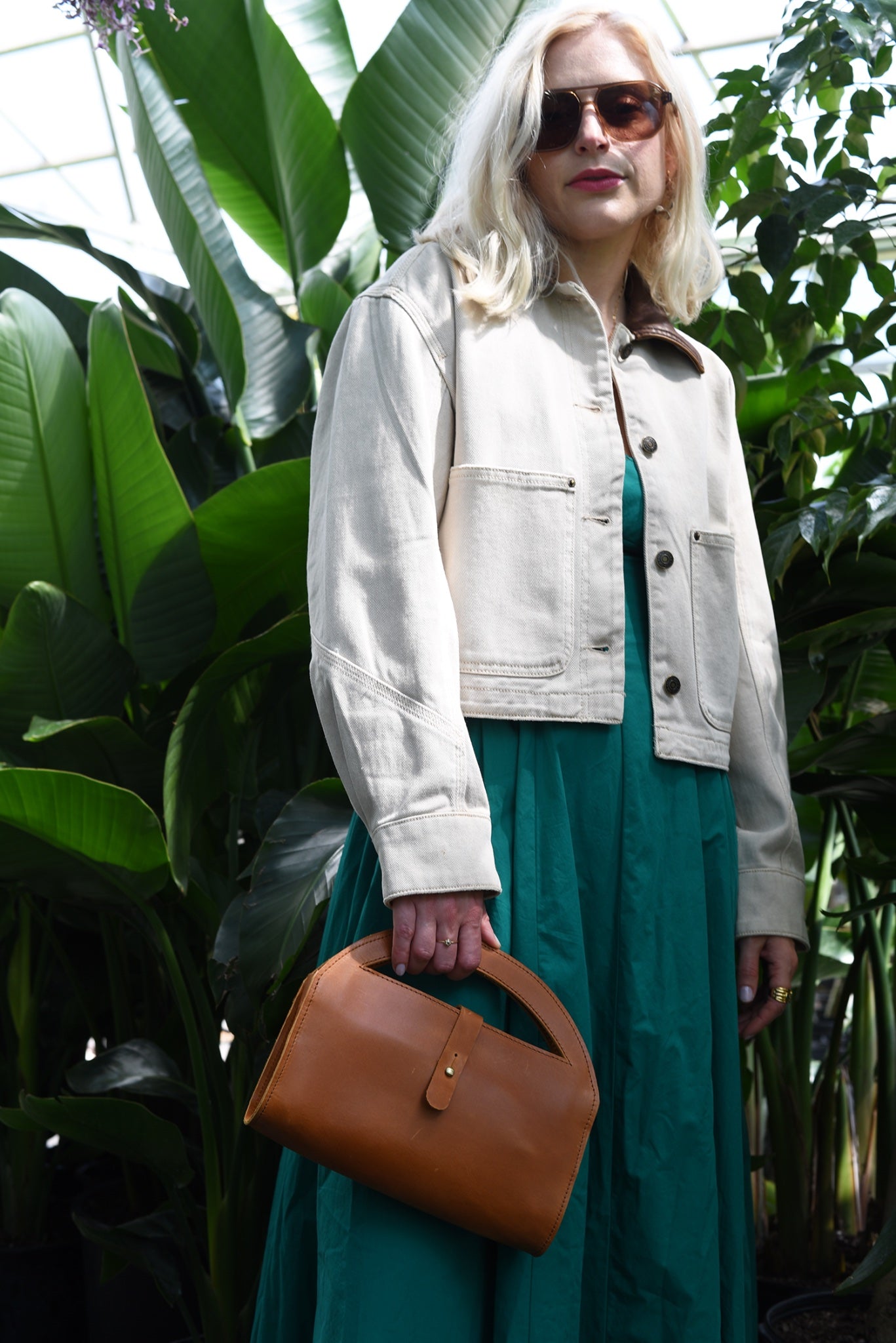 65b2bb63f348b87cbe1f70aa_clutch-crossbody-brown-ed2_1780337167341.png