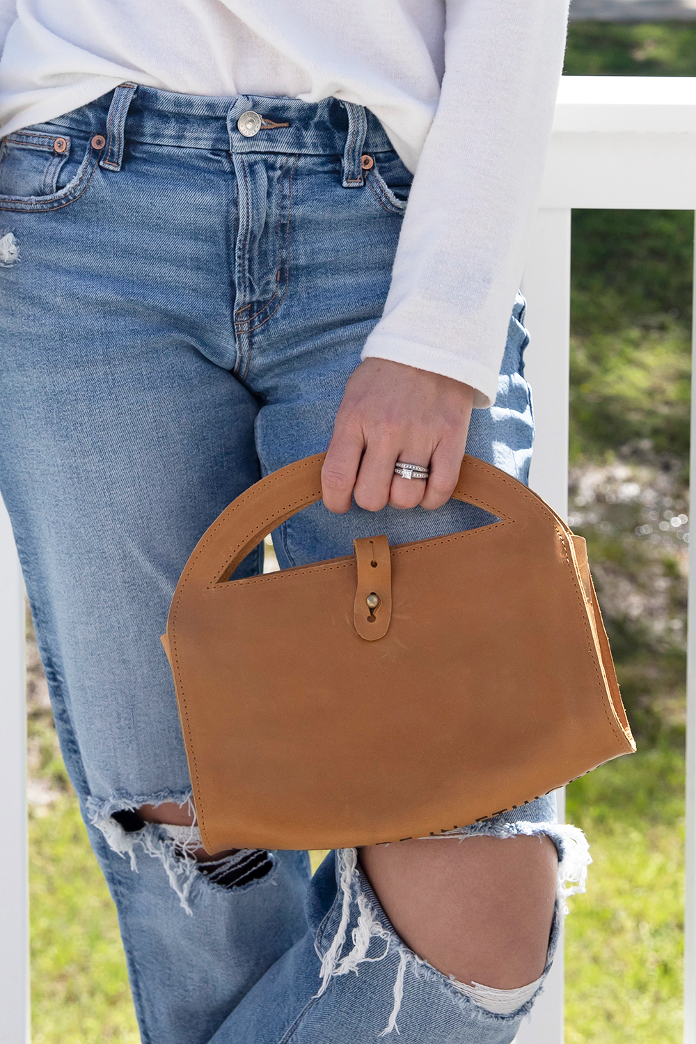 65b2bb63f348b87cbe1f70aa_clutch-crossbody-ed-5_1748976716734.png
