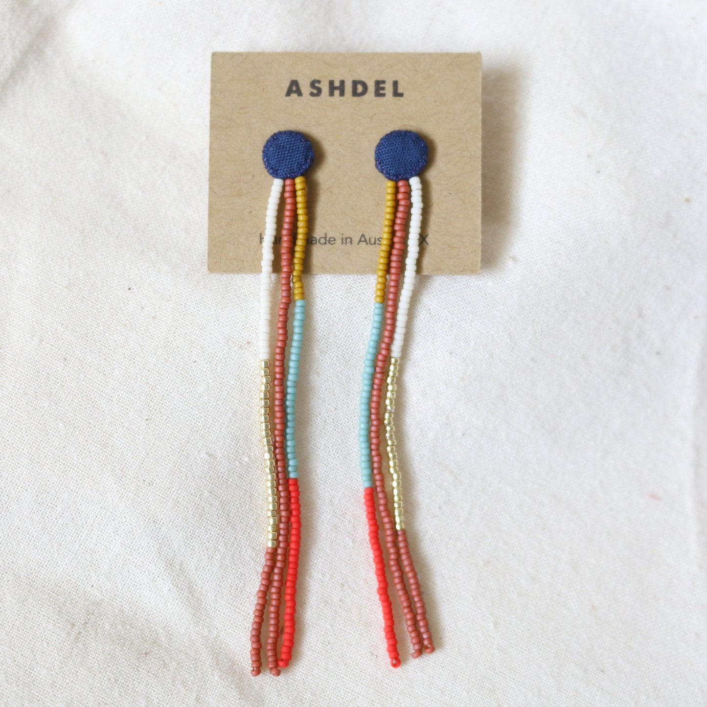 65b2bb63f348b87cbe1f70aa_petite-line-b_1773334450528.jpg