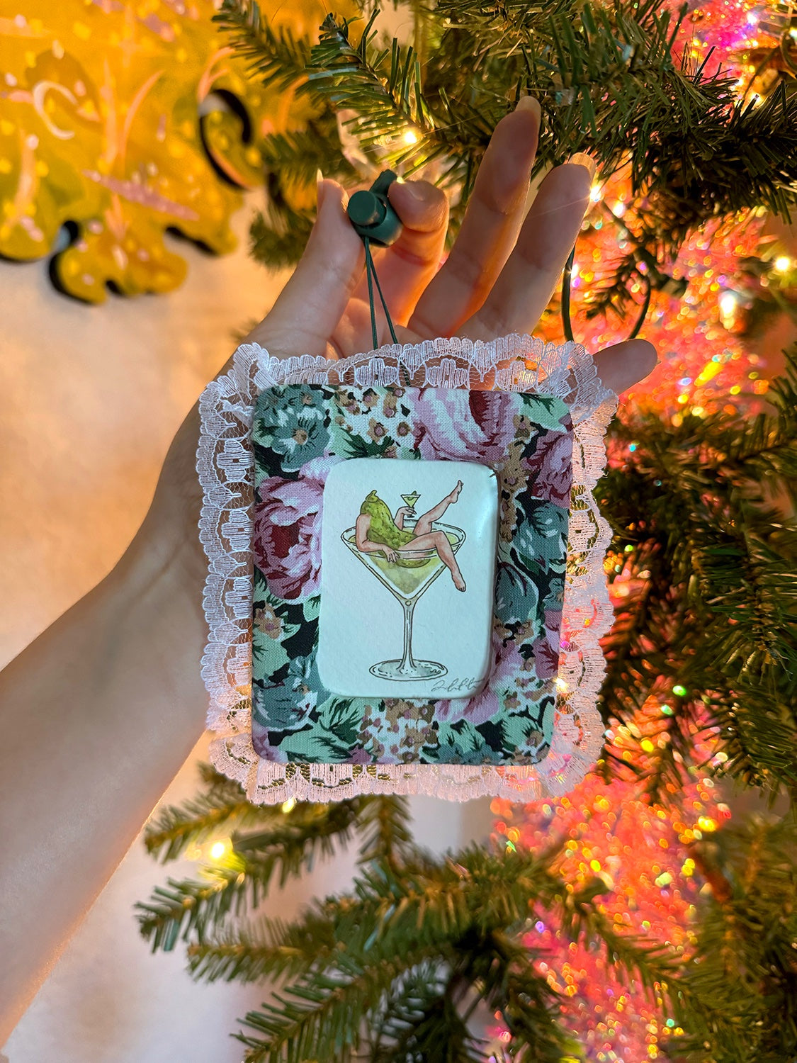 65b2bb63f348b87cbe1f70aa_picklemartini-ornament_1765301139708.jpg