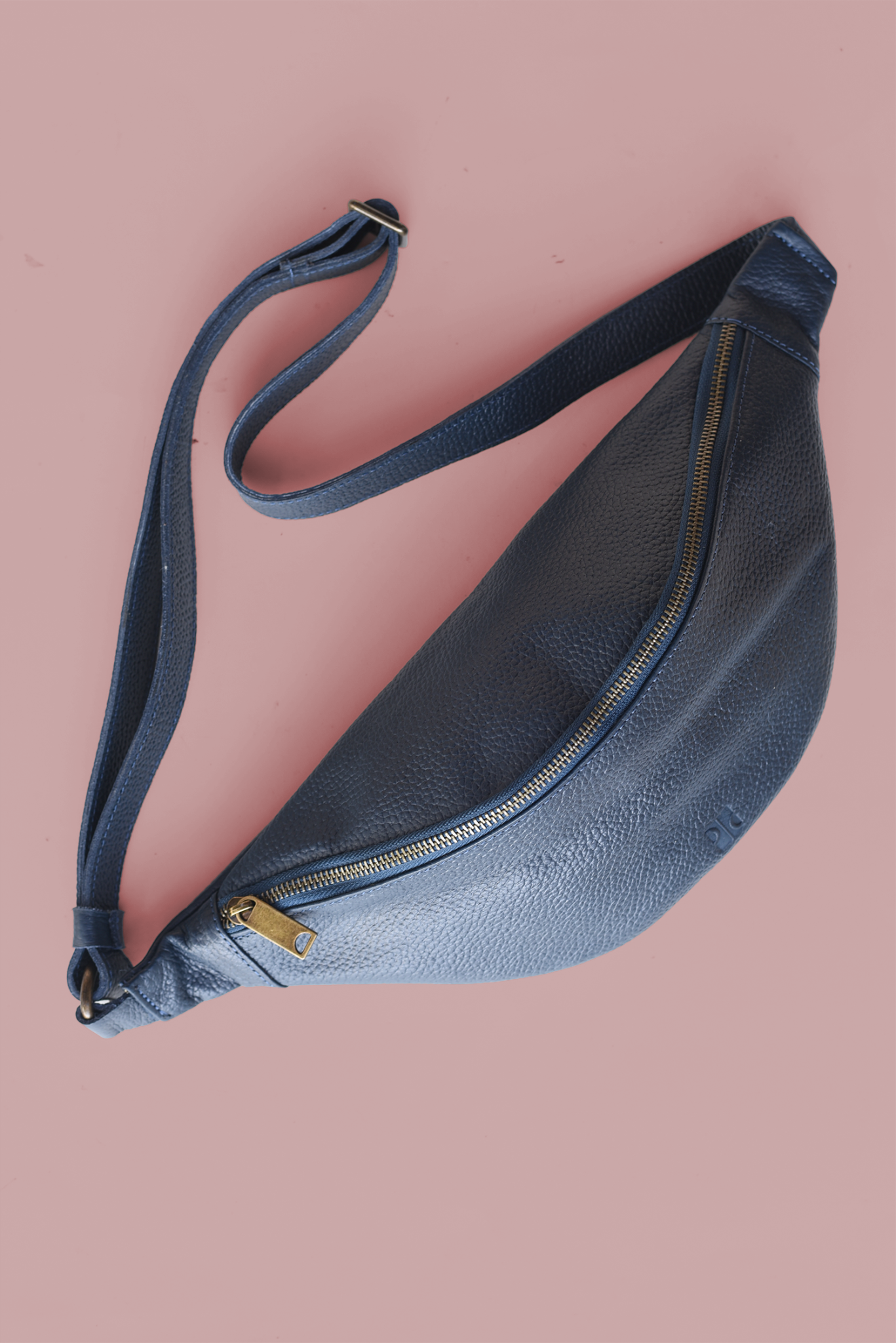65b2bb63f348b87cbe1f70aa_sling-bag-blue_1775137072321.png