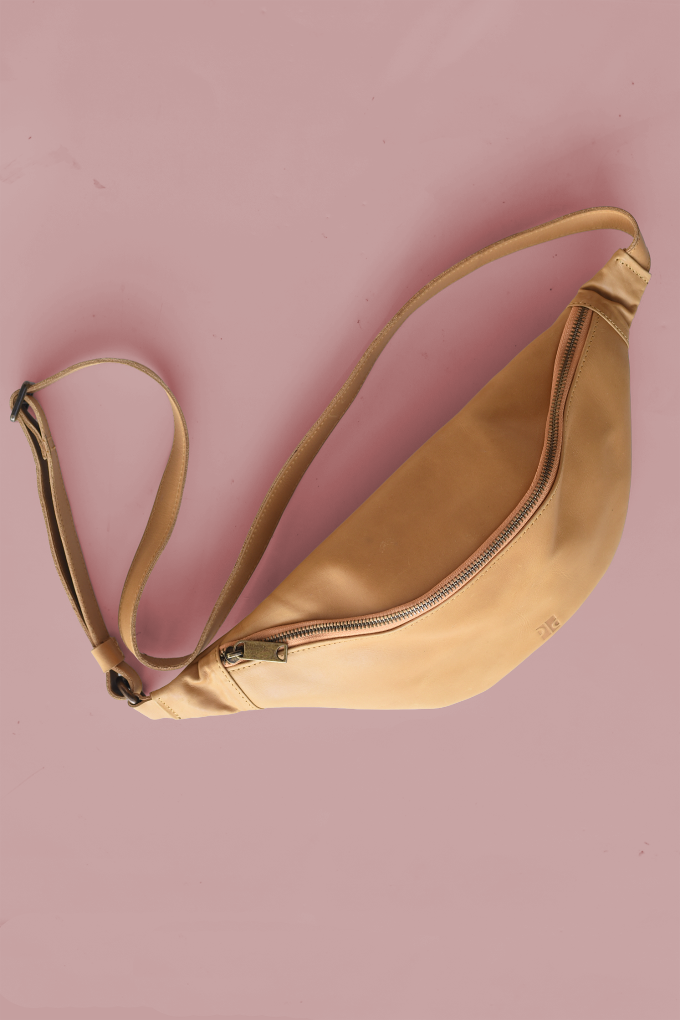 65b2bb63f348b87cbe1f70aa_sling-bag-caramel_1775137072322.png