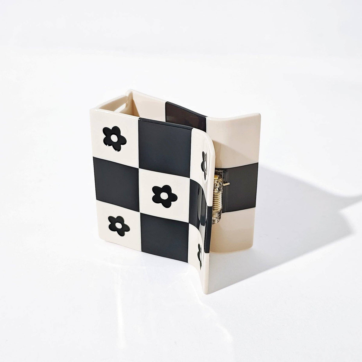 Daisy Patchwork Claw
