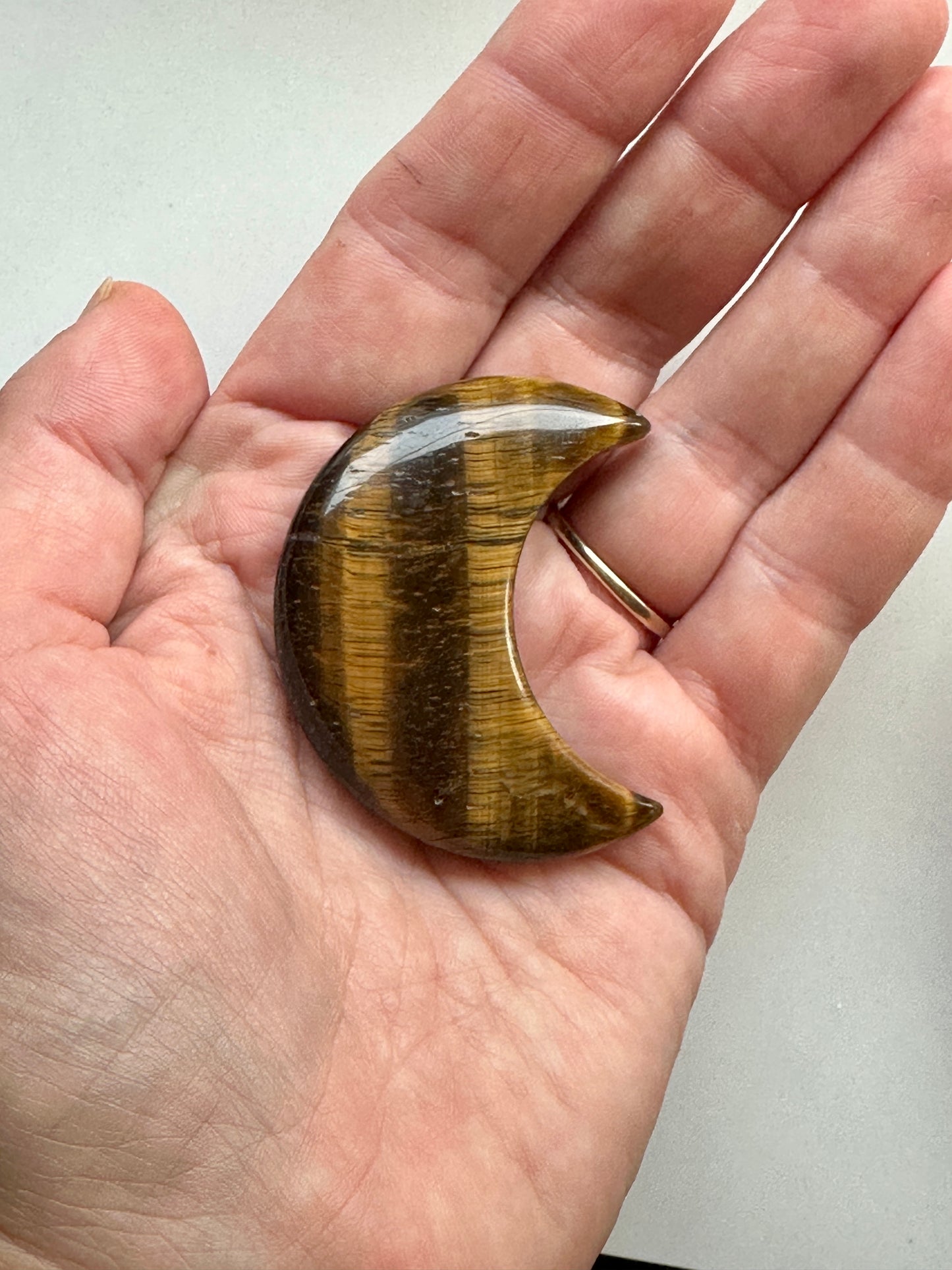 Tigers Eye (moon)