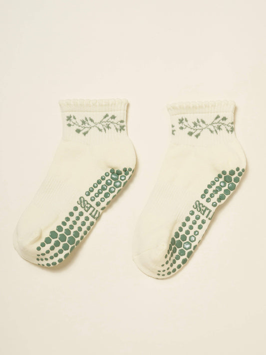 🎄 Cropped Crew Grip Sock - Garland